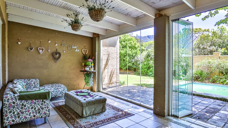 5 Bedroom Property for Sale in Constantia Western Cape